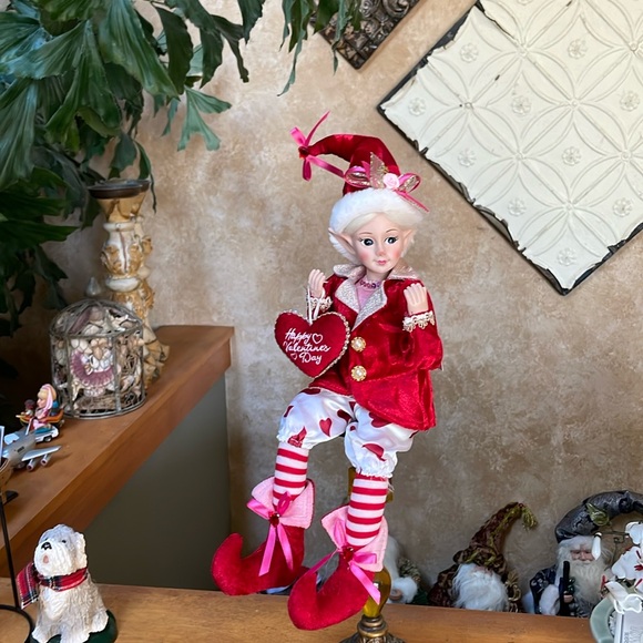 Happy Valentine’s Day Shelf Sitter Elf by Cynthia Rowley - Picture 1 of 14